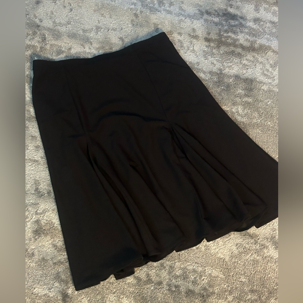 Black Women's Skirt Flowy Stretch Size Medium